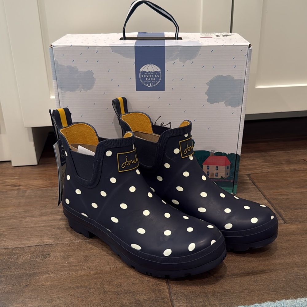 Joules wellibob rain boots.